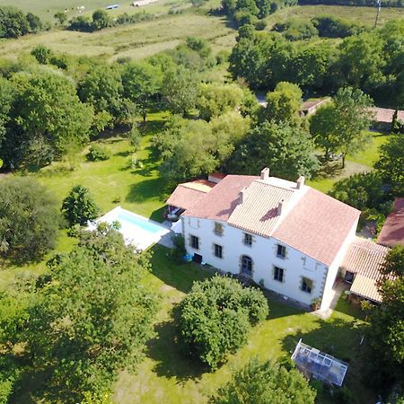 Au Logis De La Mongie Bed & Breakfast Soullans Bagian luar foto