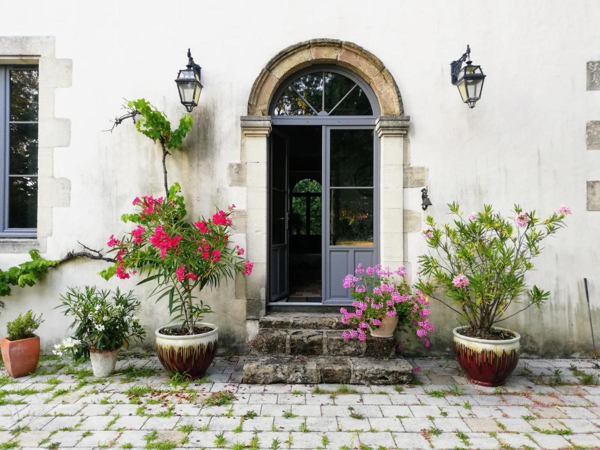 Au Logis De La Mongie Bed & Breakfast Soullans Bagian luar foto
