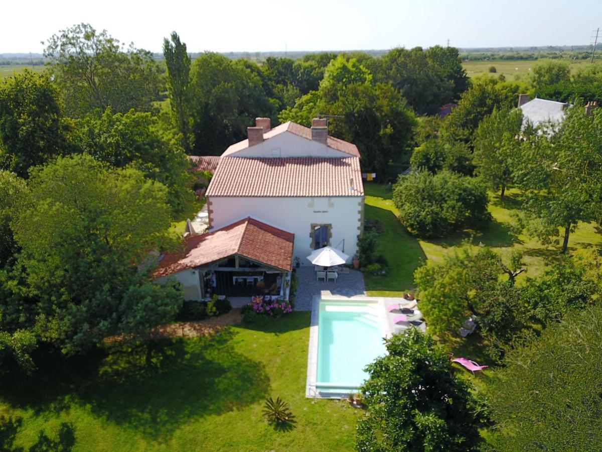 Au Logis De La Mongie Bed & Breakfast Soullans Bagian luar foto