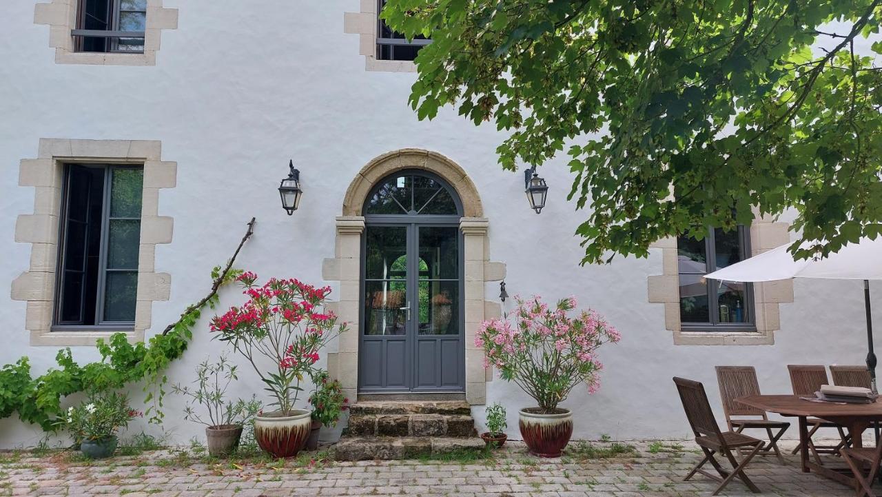 Au Logis De La Mongie Bed & Breakfast Soullans Bagian luar foto