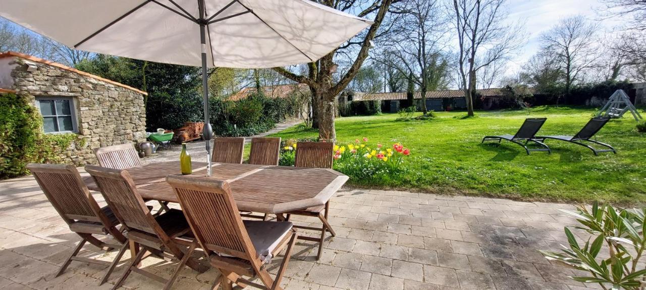 Au Logis De La Mongie Bed & Breakfast Soullans Bagian luar foto